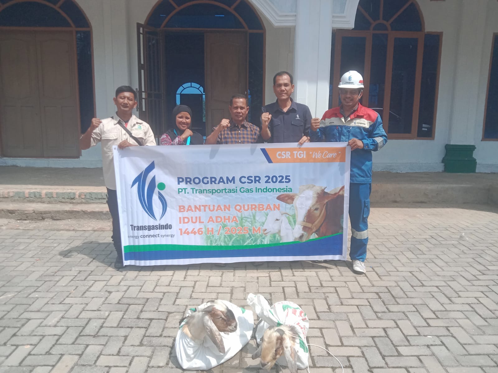 PT Transportasi Gas Indonesia Shares Blessings by Distributing Sacrificial Animals for Eid al-Adha 1446 H