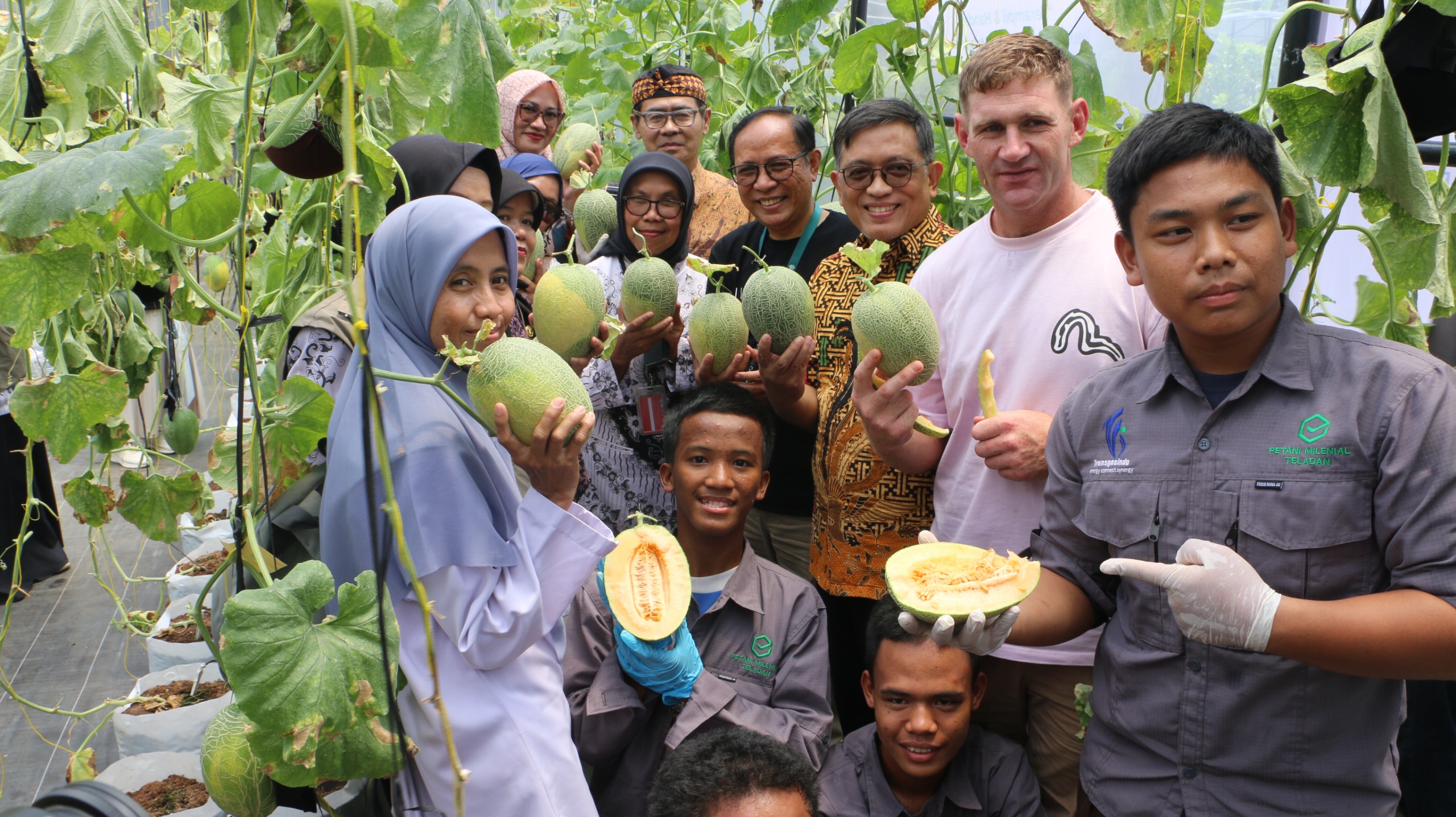 TGI and Rumah Sosial Kutub Celebrate Premium Melon Harvest with Millennial Farmers